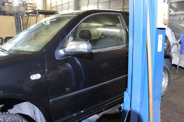 Foto: TÜR VORN LINKS (2/3-Türer) eines VW Golf 1.9 TDI