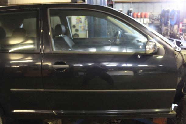 Foto: TÜR VORN RECHTS (2/3-Türer) eines VW Golf 1.9 TDI