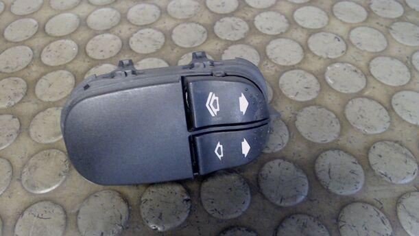 Foto: FENSTERHEBERSCHALTER eines Ford Focus