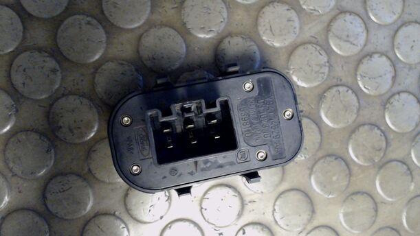 Foto: FENSTERHEBERSCHALTER eines Ford Focus