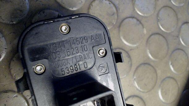 Foto: FENSTERHEBERSCHALTER eines Ford Focus