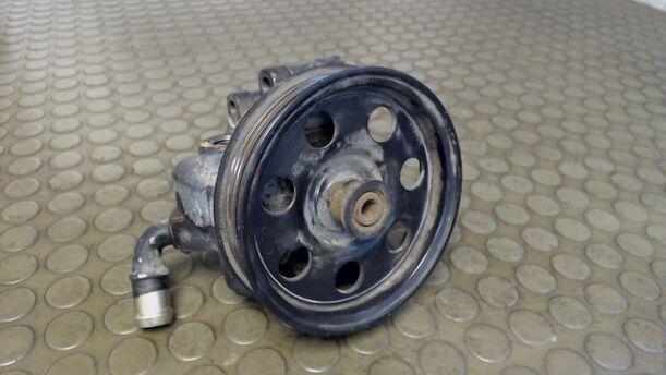 Foto: PUMPE SERVOLENKUNG / SERVOPUMPE eines Ford Focus