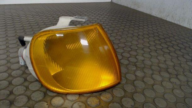 Foto: BLINKER VORN RECHTS eines VW Polo 45