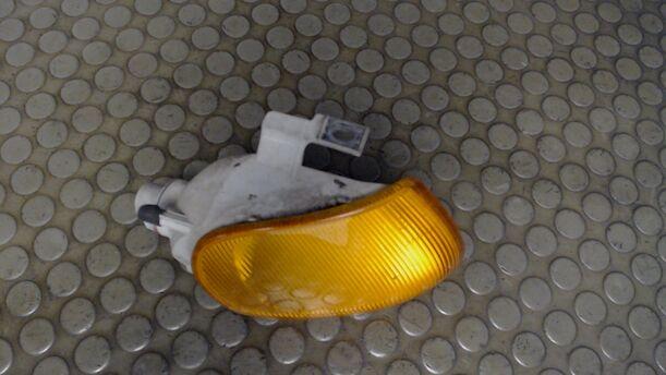 Foto: BLINKER VORN RECHTS eines VW Polo 45