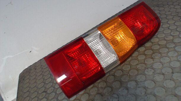 Foto: HECKLEUCHTE / RÜCKLEUCHTE RECHTS eines Ford Transit 330 L TDE Lkw