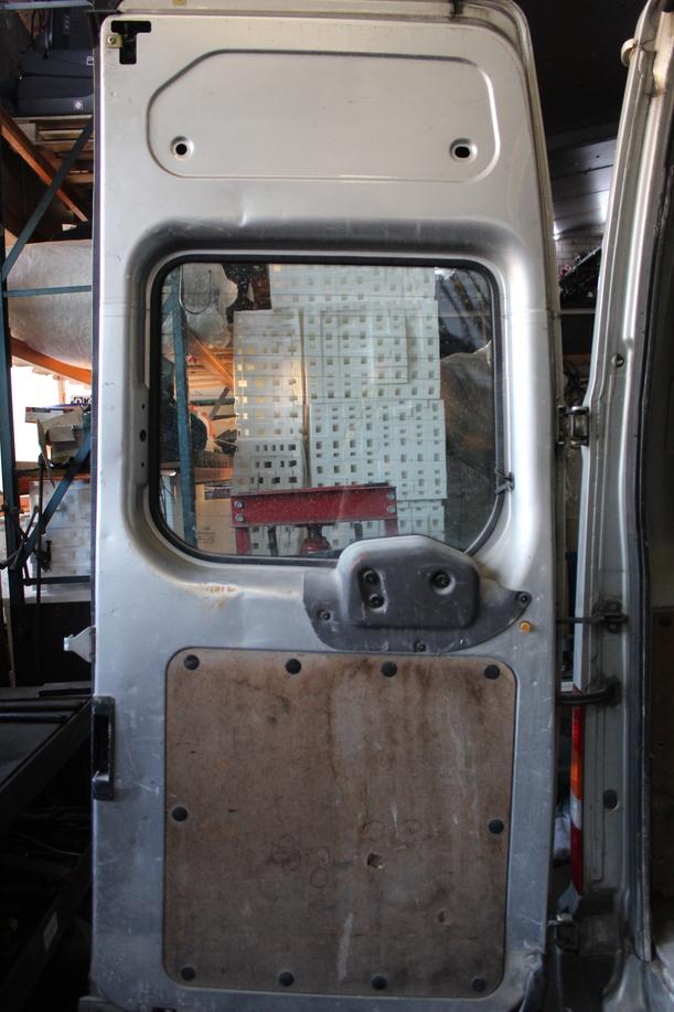 Foto: HECKTÜR LINKS eines Ford Transit 330 L TDE Lkw LX