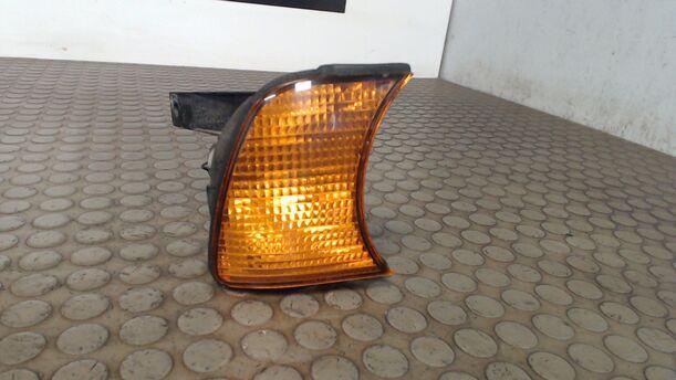 Foto: BLINKER VORN RECHTS eines BMW 520i 24V
