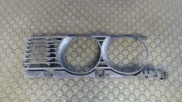 Foto: KÜHLERGRILL / BLENDE LINKS eines BMW 520i 24V
