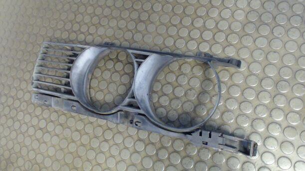 Foto: KÜHLERGRILL / BLENDE LINKS eines BMW 520i 24V