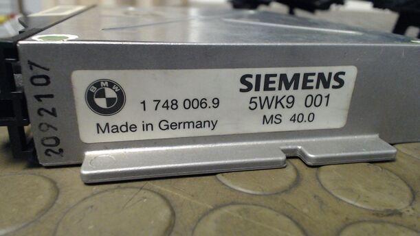 Foto: STEUERGERÄT EINSPRITZUNG eines BMW 520i 24V