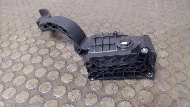 Foto: GASPEDAL eines Opel Corsa 1.0 12V