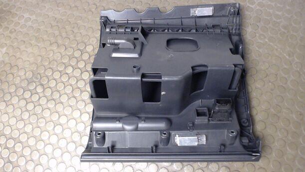 Foto: HANDSCHUFACH ( GOLF PLUS ) eines VW Golf Plus 1.4 TSI