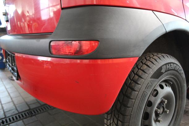 Foto: STOßSTANGE / STOSSFÄNGER HINTEN eines Opel Corsa 1.0 12V