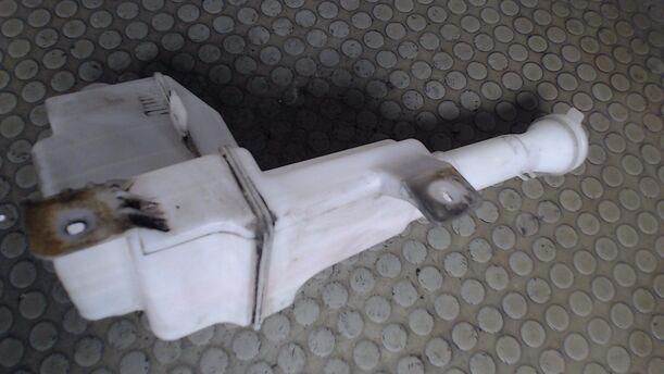 Foto: SCHEIBENWASCHBEHÄLTER eines Mazda Premacy TD