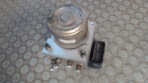 Foto: HAUPTBREMSAGGREGAT ABS eines Mazda Premacy TD