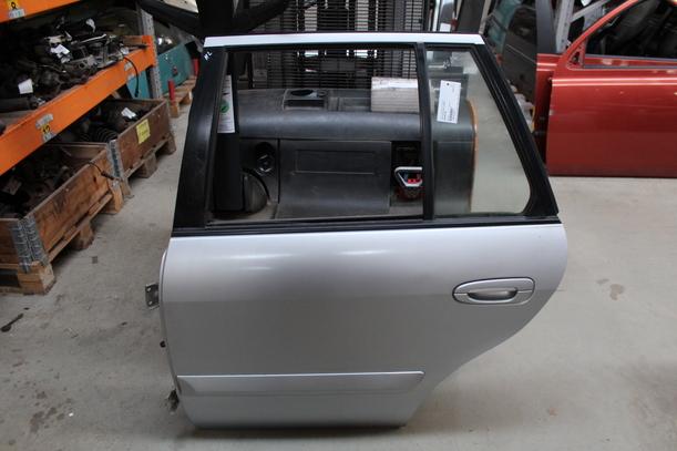 Foto: TÜR HINTEN LINKS eines Mazda 626 2.0 TD