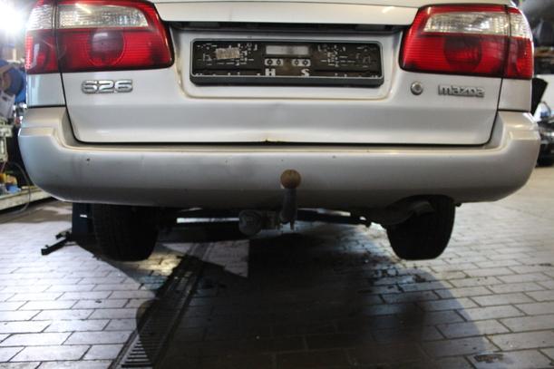 Foto: STOSSSTANGE / STOSSFÄNGER HINTEN eines Mazda 626 2.0 TD