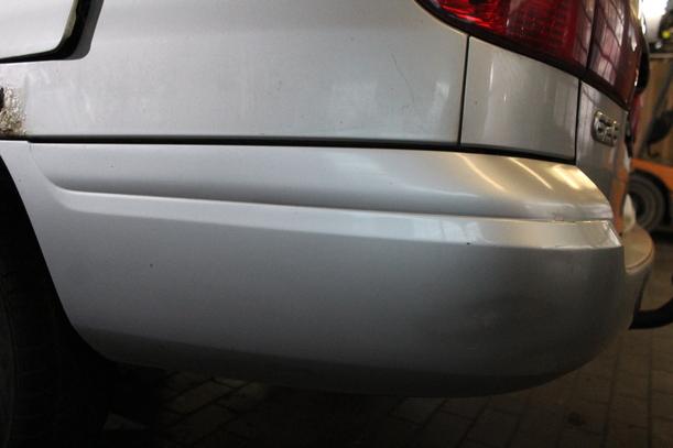 Foto: STOSSSTANGE / STOSSFÄNGER HINTEN eines Mazda 626 2.0 TD