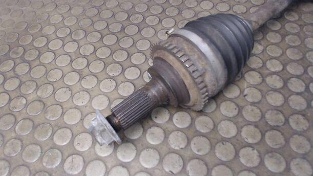 Foto: ANTRIEBSWELLE LINKS eines Mazda 626 2.0 TD