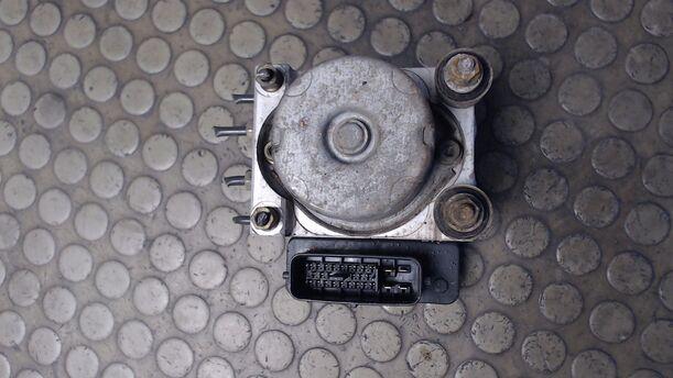 Foto: HAUPTBREMSAGGREGAT ABS eines Mazda 626 2.0 TD