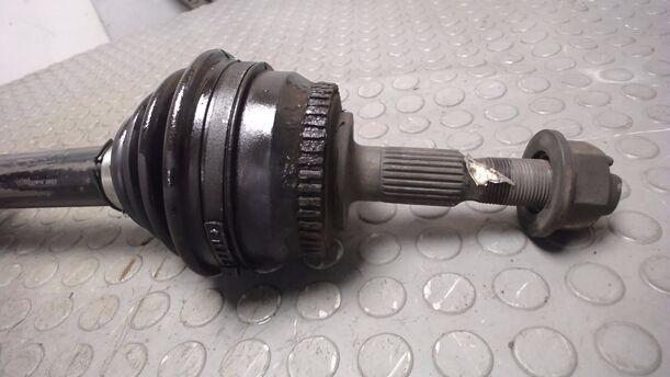 Foto: ANTRIEBSWELLE VORN LINKS eines Volvo 850 2.5-20V