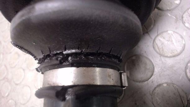 Foto: ANTRIEBSWELLE VORN LINKS eines Volvo 850 2.5-20V