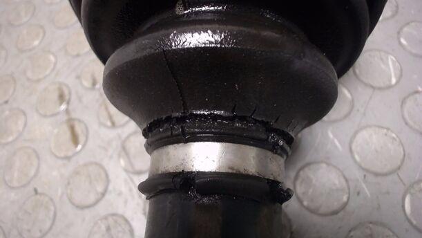 Foto: ANTRIEBSWELLE VORN LINKS eines Volvo 850 2.5-20V