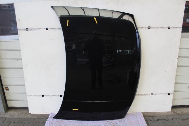 Foto: MOTORHAUBE eines VW Golf 1.6