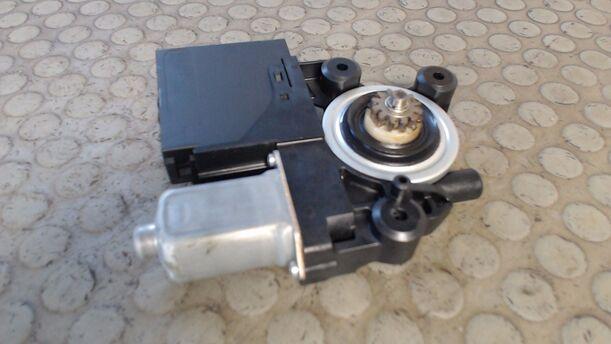 Foto: FENSTERHEBERMOTOR HINTEN LINKS eines Volvo V50 1.6D DPF DRIVe Start/Stop