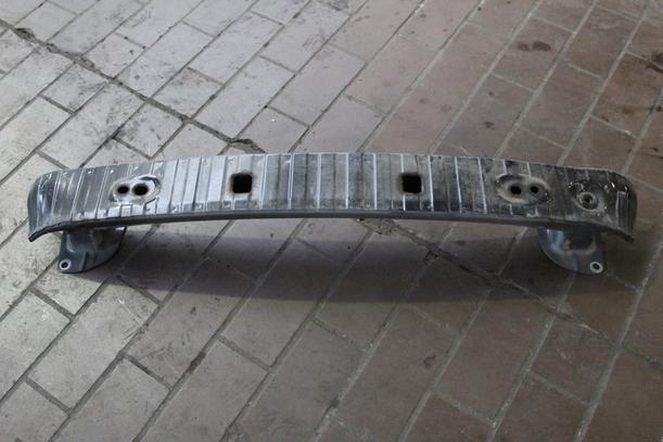 Foto: VERSTÄRKUNG HINTEN eines Volvo V50 1.6D DPF DRIVe Start/Stop GLX