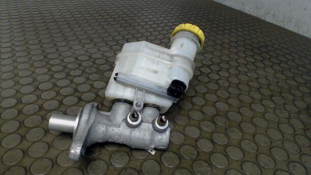 Foto: HAUPTBREMSZYLINDER eines Ford Ka 1.2