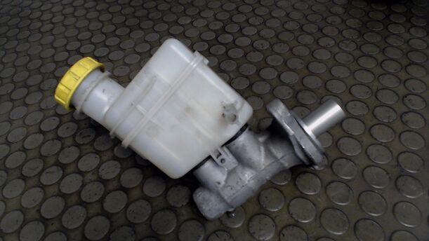 Foto: HAUPTBREMSZYLINDER eines Ford Ka 1.2