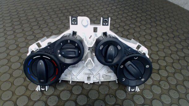 Foto: HEIZUNGSBETÄTIGUNG eines Ford Ka 1.2 Executive