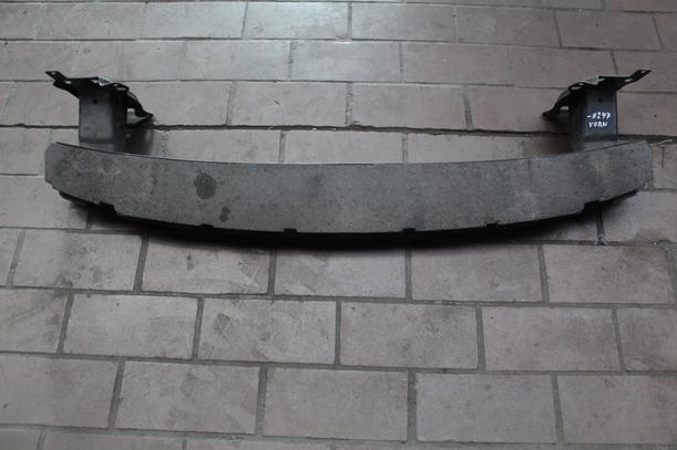Foto: VERSTÄRKUNG VORN eines VW Touran 1.9 TDI