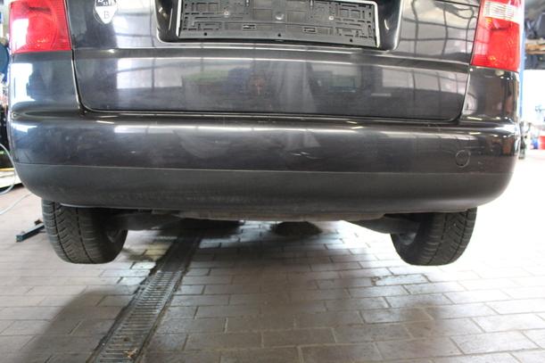 Foto: STOSSFÄNGER/ STOßSTANGE HINTEN eines VW Touran 1.9 TDI