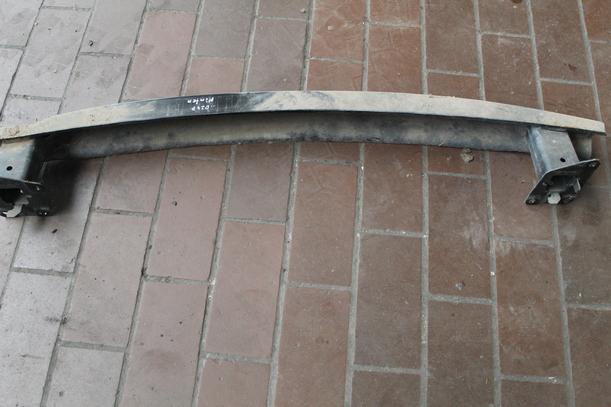 Foto: VERSTÄRKUNG HINTEN eines VW Touran 1.9 TDI