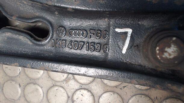 Foto: QUERLENKER VORNE LINKS eines VW Touran 1.9 TDI