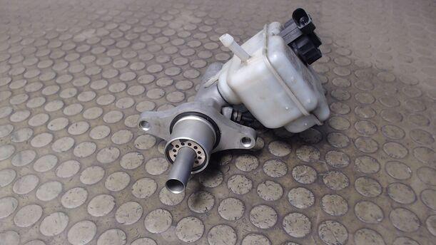 Foto: HAUPTBREMSZYLINDER eines VW Touran 1.9 TDI