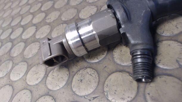 Foto: DIESELEINSPRITZDÜSE eines Opel Signum 3.0 V6 CDTI