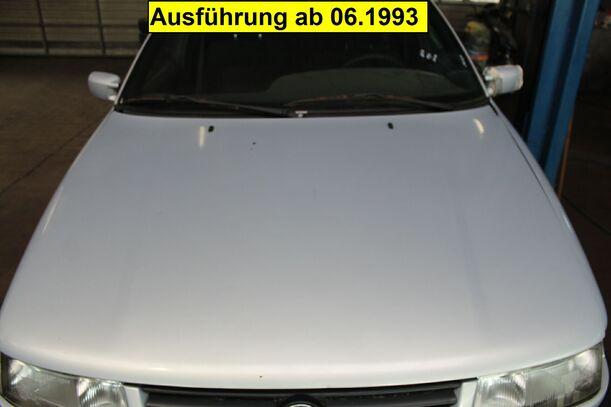 Foto: MOTORHAUBE eines VW Passat Variant 1.8 Executive