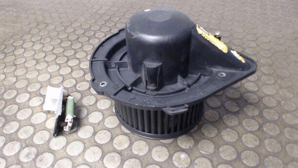 Foto: HEIZUNGSGEBLÄSE MIT WIDERSTAND eines VW Passat Variant 1.8