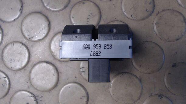 Foto: FENSTERHEBERSCHALTER eines VW Polo 1.2