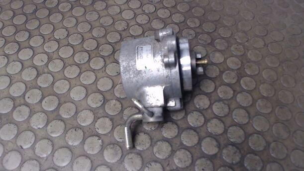 Foto: VAKUUMPUMPE eines Mazda 626 2.0 TD