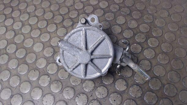 Foto: VAKUUMPUMPE eines Mazda 626 2.0 TD