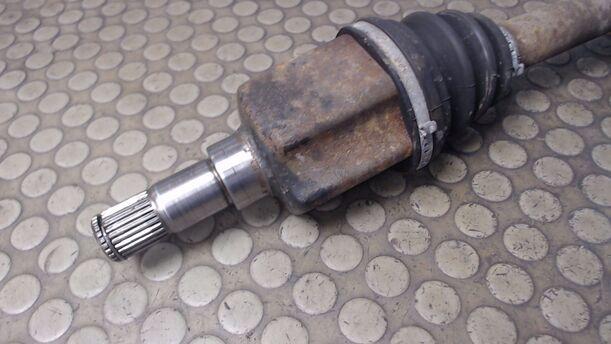 Foto: ANTRIEBSWELLE LINKS eines Ford Transit Connect (Lang)