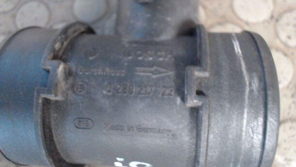 Foto: LUFTMASSENMESSER BOSCH eines Opel Corsa 12V