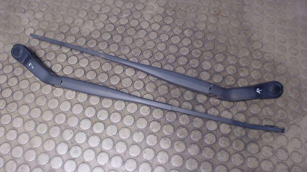 Foto: SCHEIBENWISCHERARME VORN eines Opel Meriva 1.3 CDTI DPF Aura