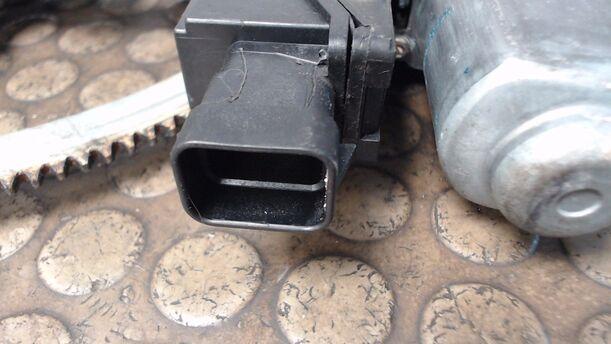 Foto: FENSTERHEBER ELEKTRISCH VORNE LINKS eines Opel Meriva 1.3 CDTI DPF Aura