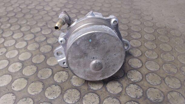 Foto: VAKUUMPUMPE eines Opel Meriva 1.3 CDTI DPF Aura