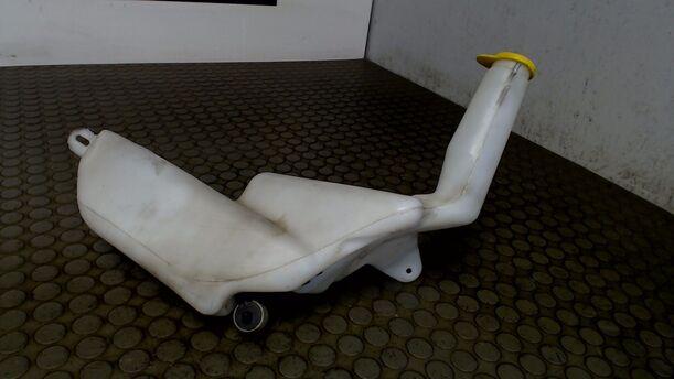 Foto: SCHEIBENWASCHBEHÄLTER eines Opel Astra 1.7 CDTI Caravan